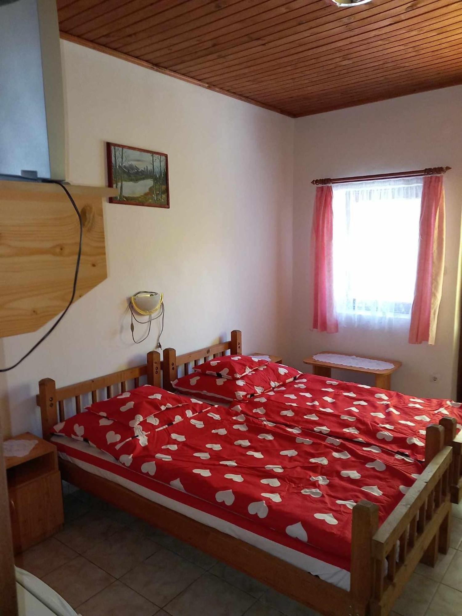 Zsuzsa Apartman Apartamento Poroszló Exterior foto