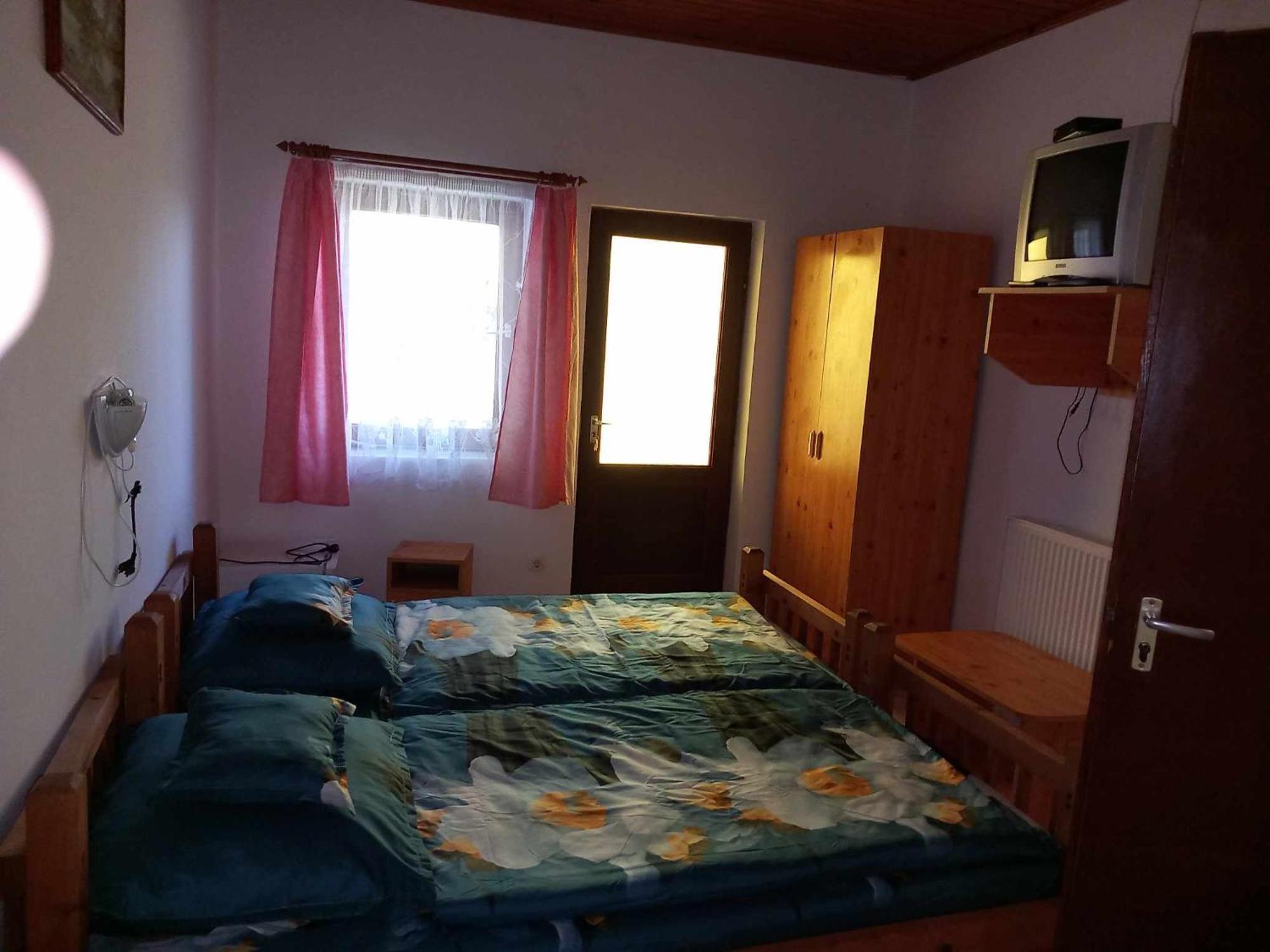 Zsuzsa Apartman Apartamento Poroszló Exterior foto